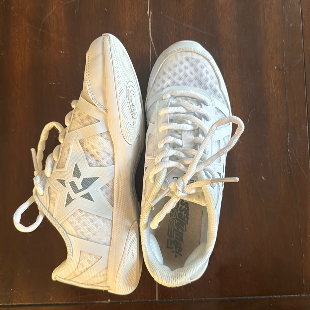 Size 4 cheer shoes